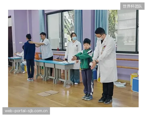 北京市海淀区超过50所中小学体育课引入姿态评估AI系统,用于普及儿童和青少年脊柱健康知识并早期识别侧弯风险 北京市海淀区超过50所中小学体育课引入姿态评估AI系统,用于普及儿童和青少年脊柱健康知识并早期识别侧弯风险